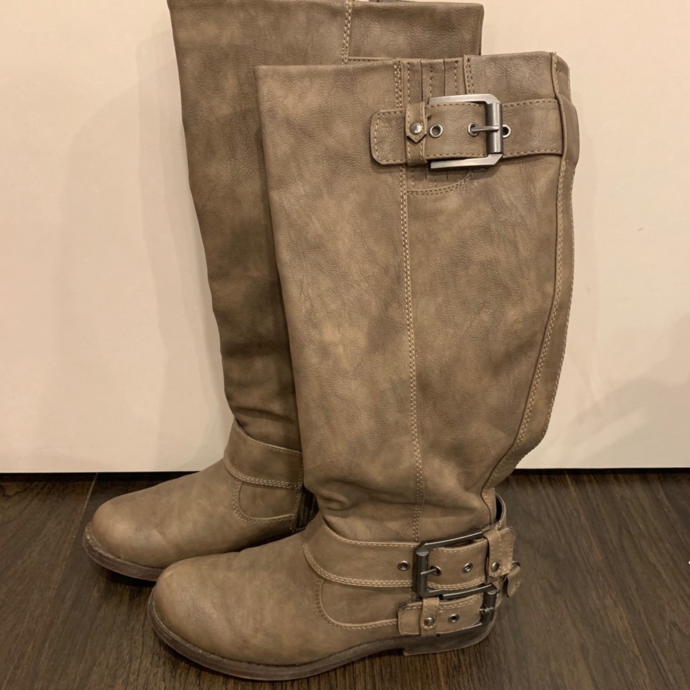 Combat boots